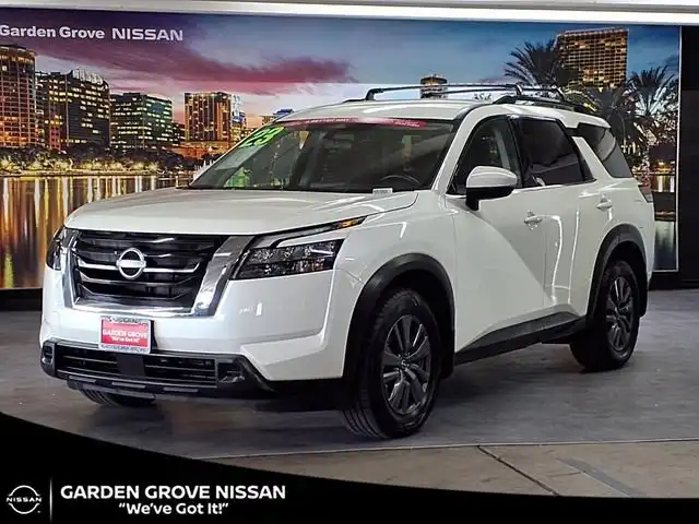 2023 Nissan Pathfinder SV FWD's photo