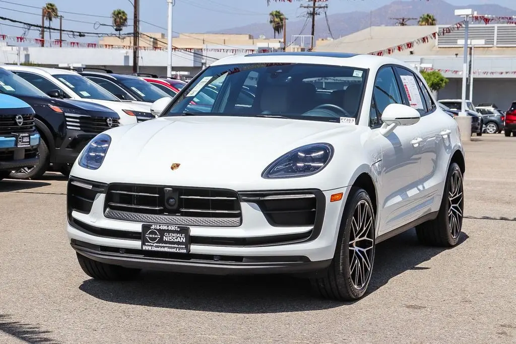 2024 Porsche Macan Base photo 3