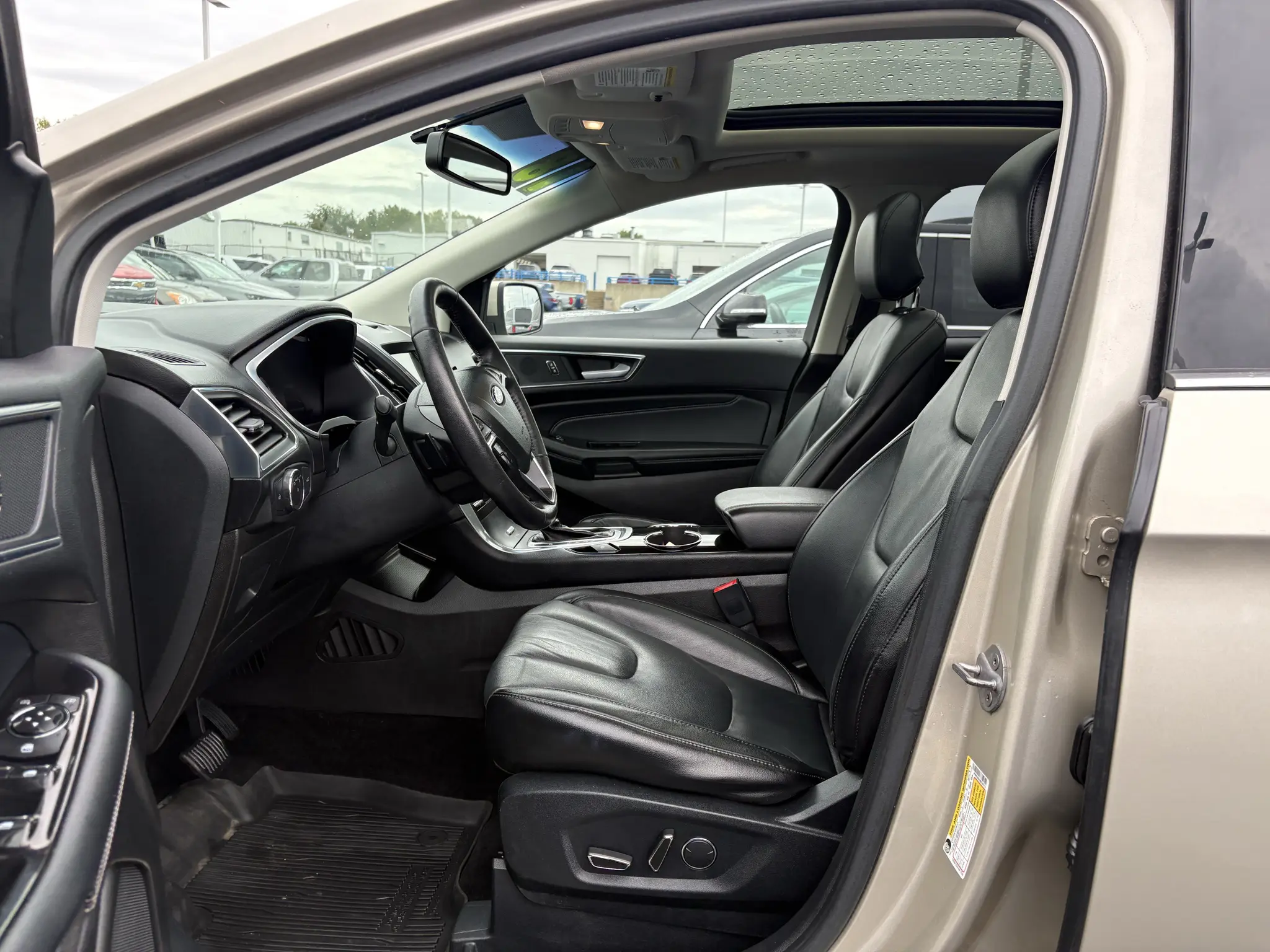 2017 Ford Edge Titanium AWD photo 5