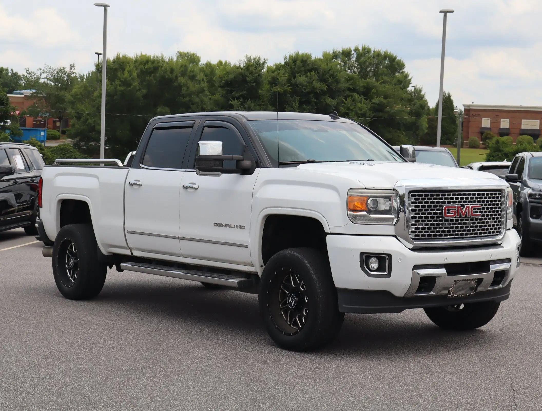 2015 GMC Sierra 4WD Crew Cab Short Box's photo