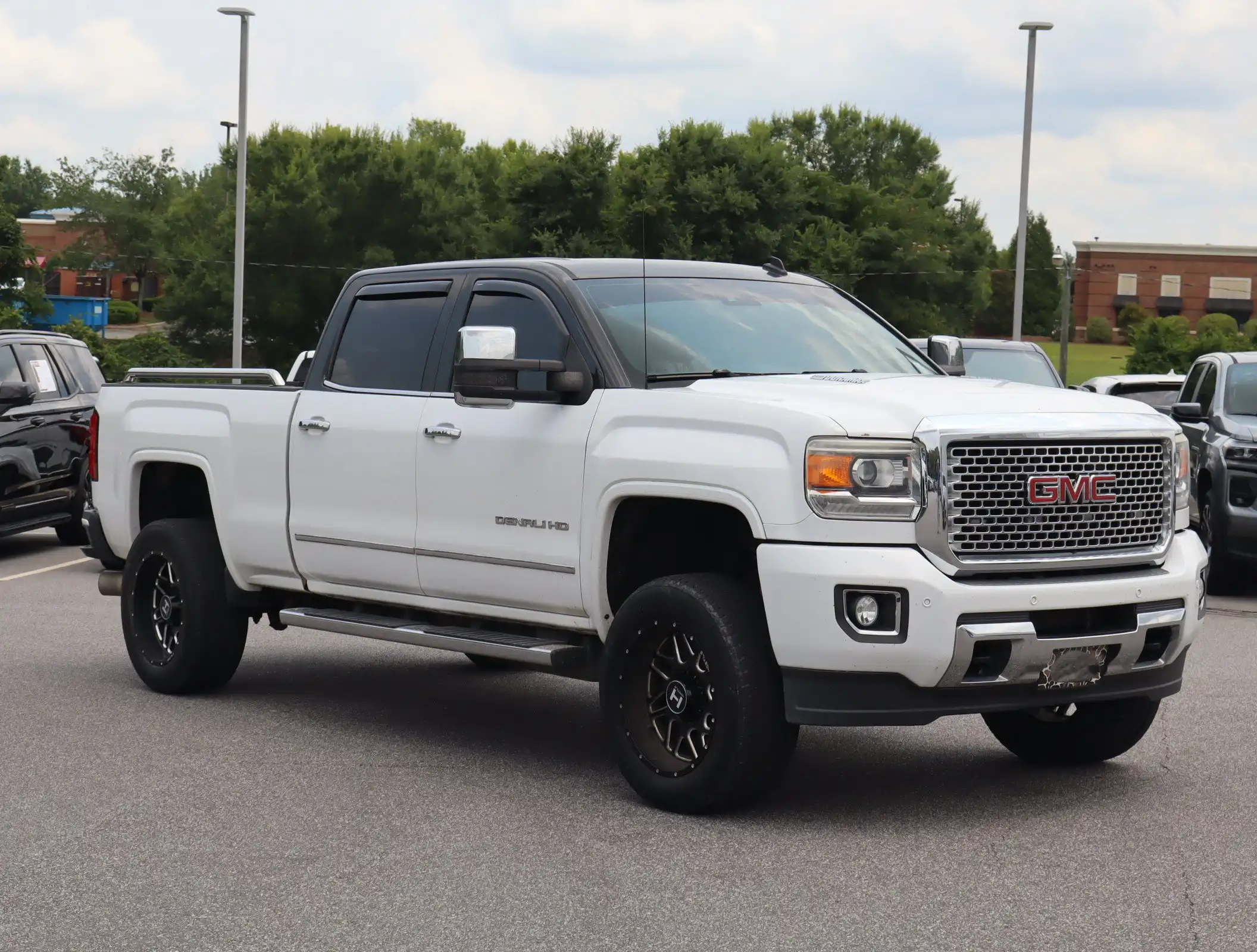 2015 GMC Sierra 4WD Crew Cab Short Box's photo