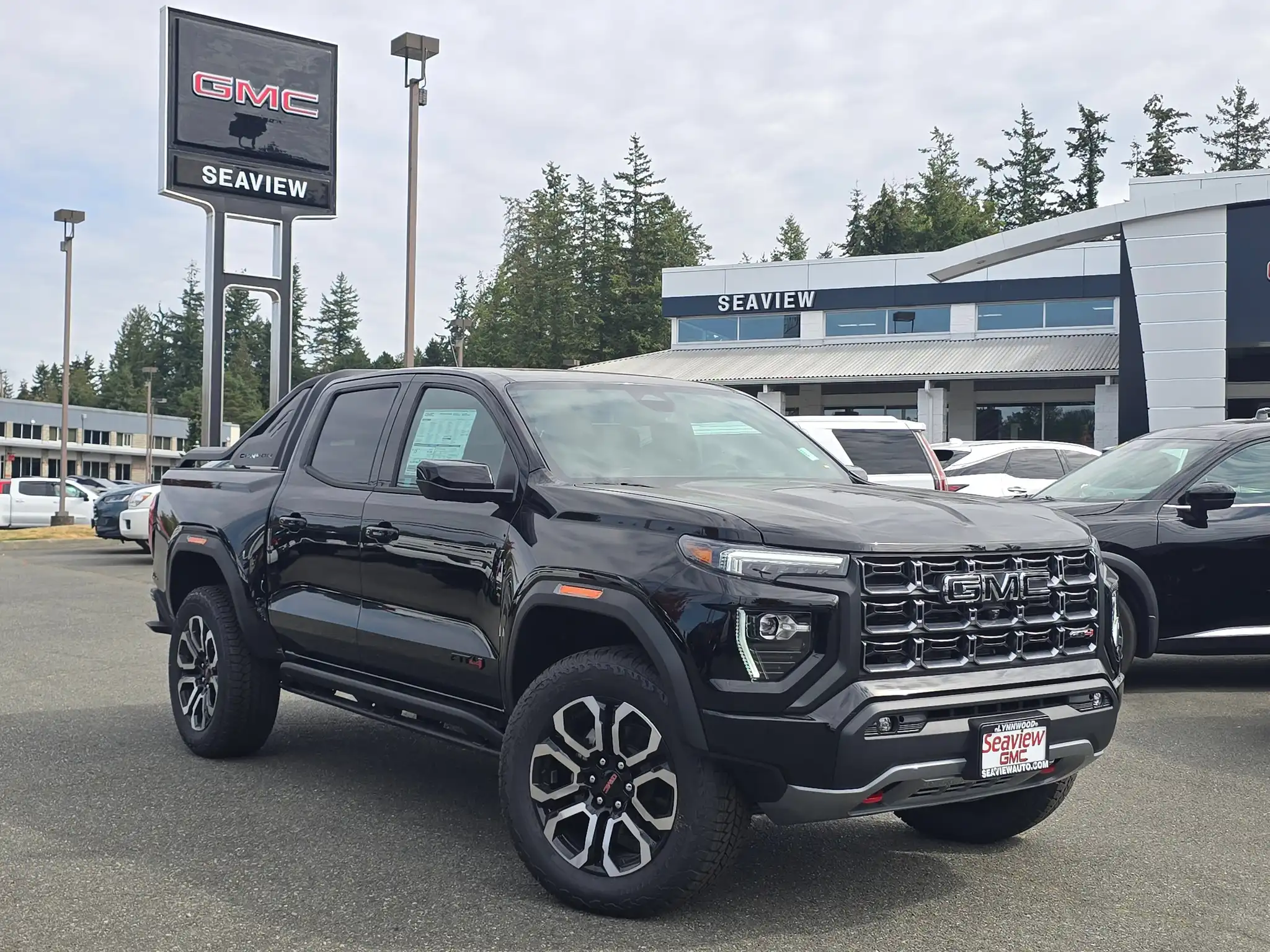 2026 GMC Canyon AT4 4WD Crew Cab Short Box's photo