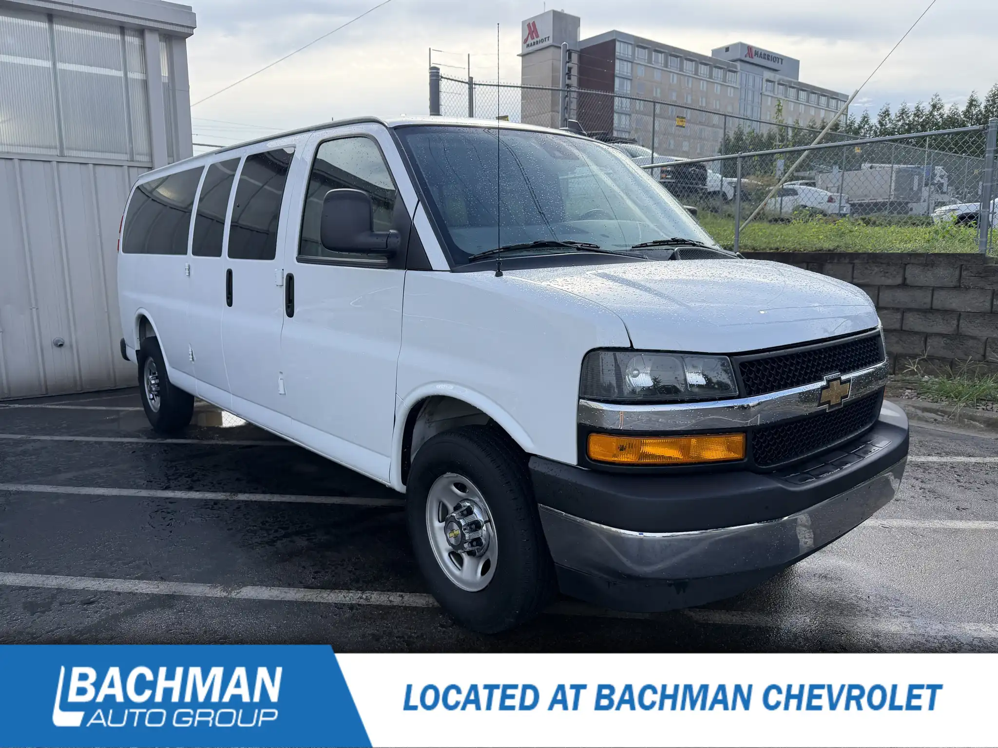 2025 Chevrolet Express 3500 LT Extended's photo
