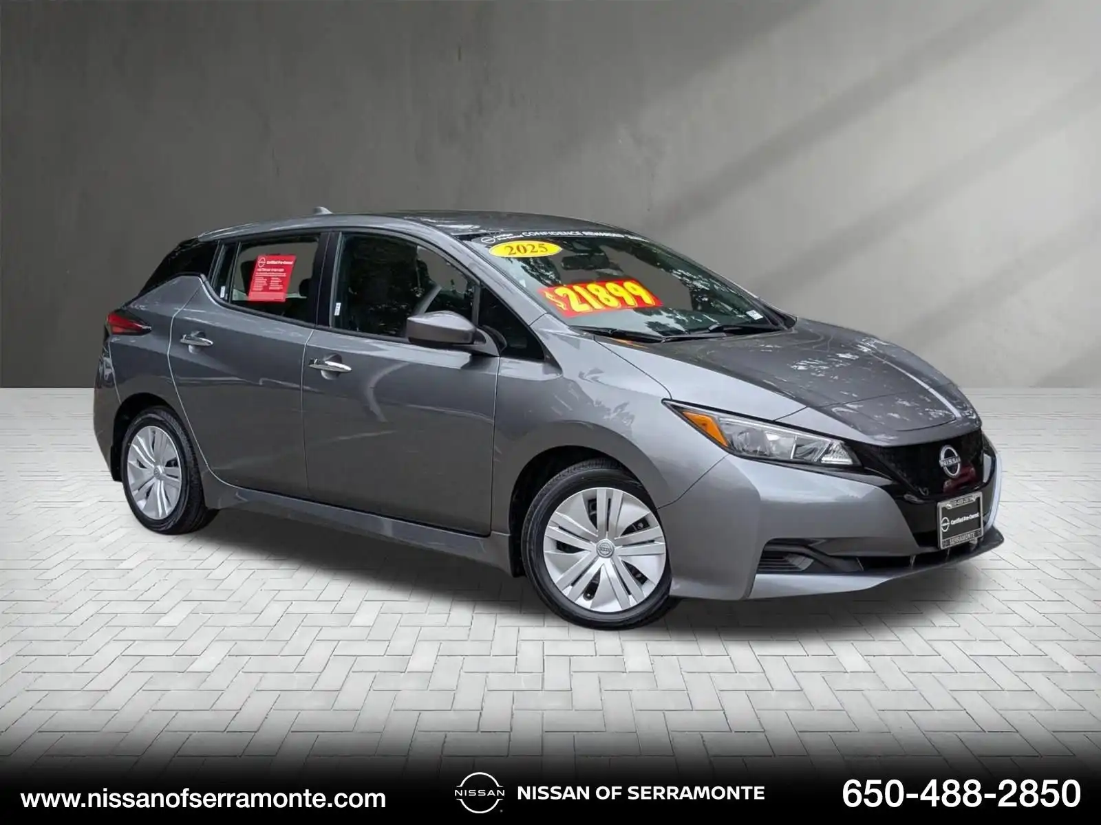 2025 Nissan Leaf S's photo