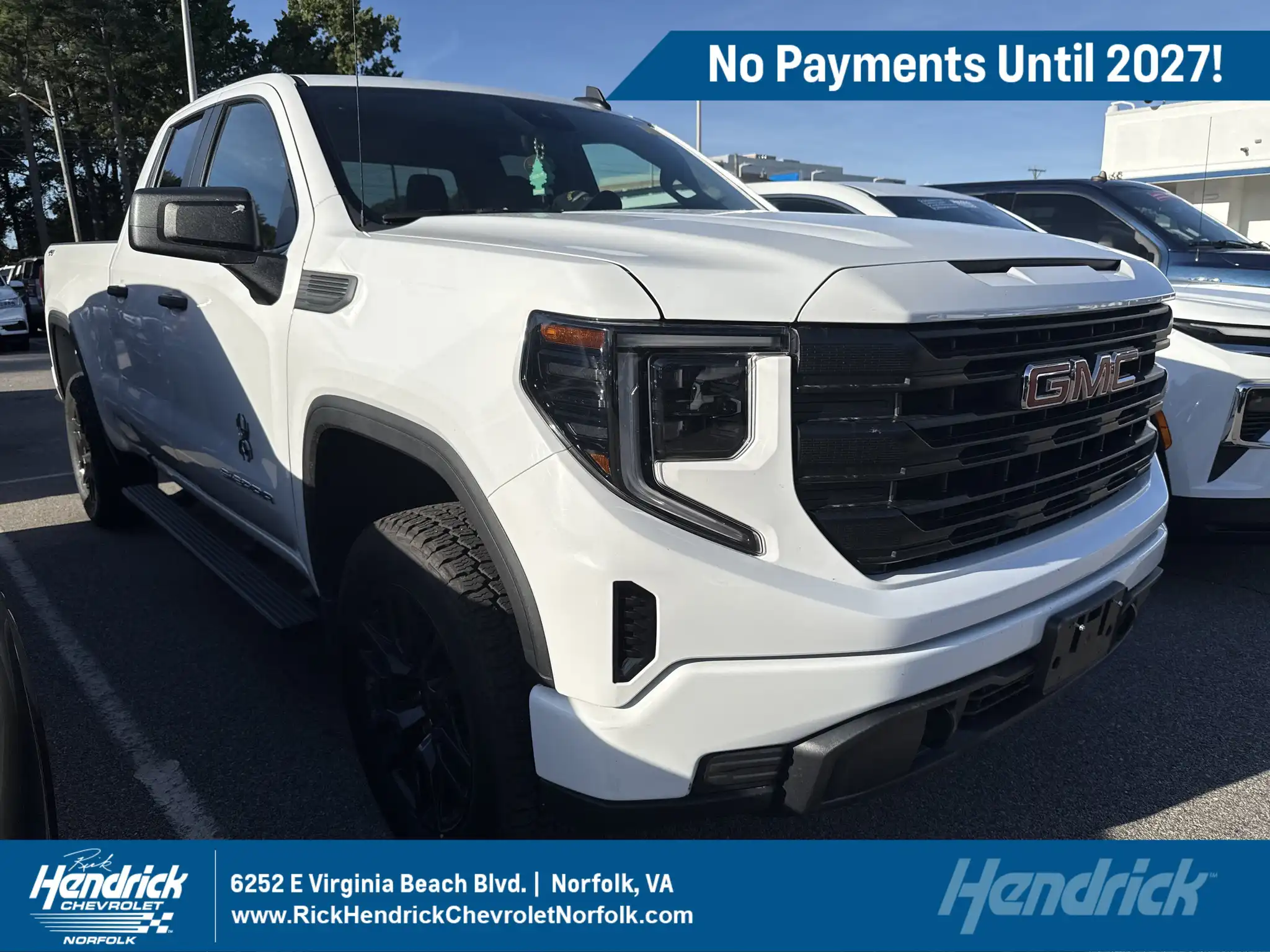 2023 GMC Sierra Pro 4WD Double Cab Standard Box's photo