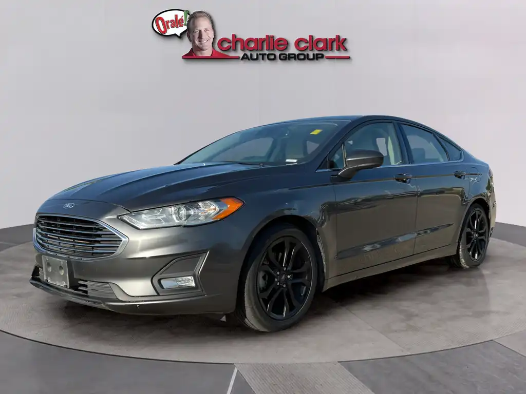 2019 Ford Fusion SE FWD's photo