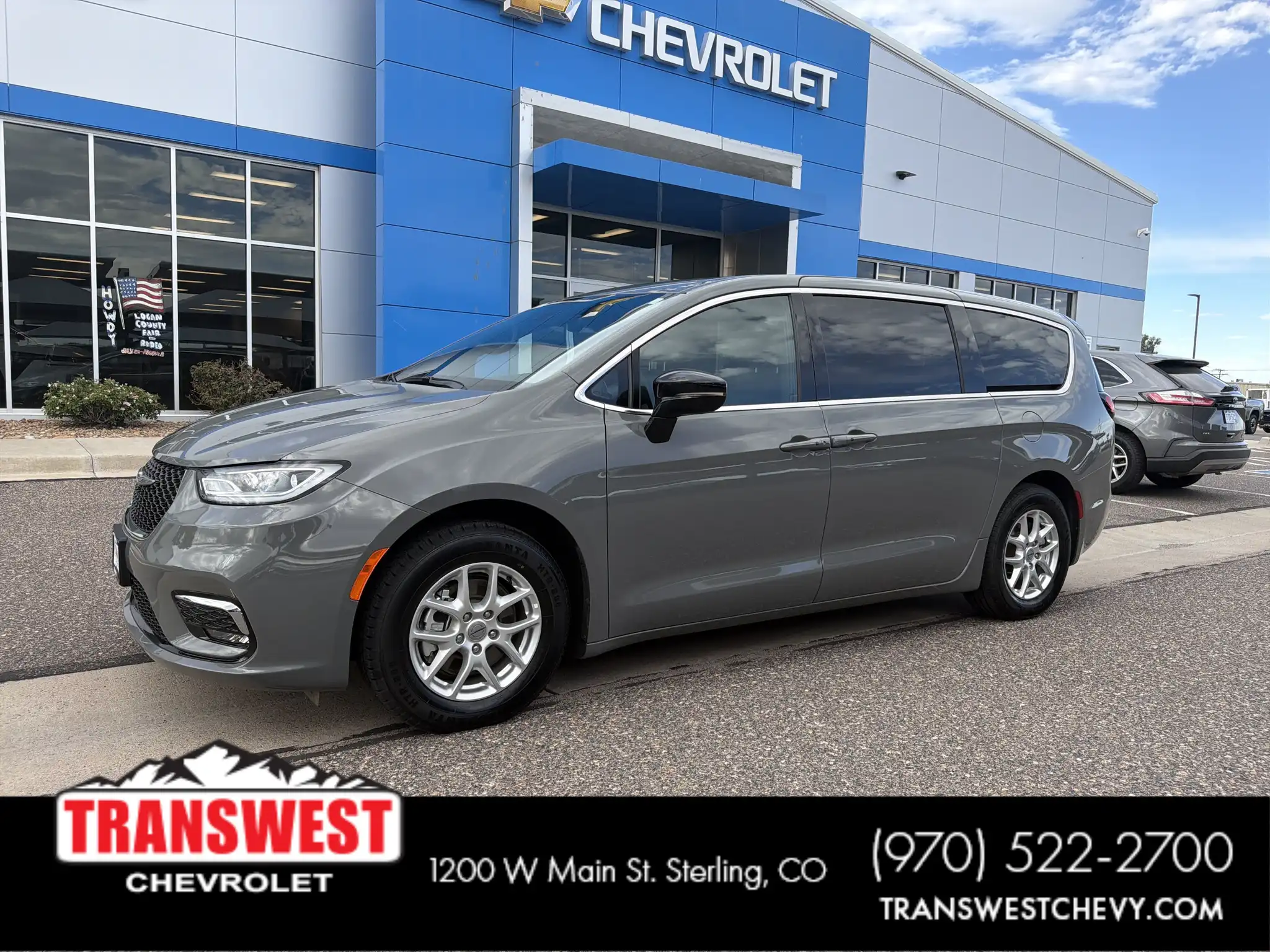 2025 Chrysler Pacifica Select's photo