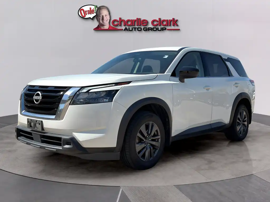 2024 Nissan Pathfinder S FWD's photo