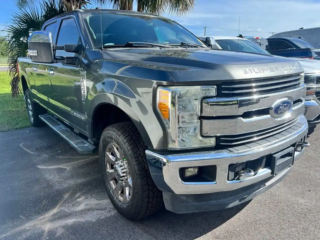 2017 Ford F-250 Lariat 4x4 Crew Cab 6-3/4' Box's photo