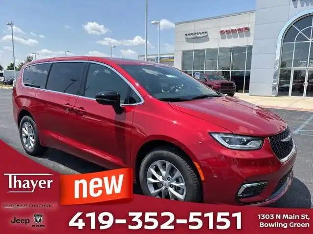 2025 Chrysler Pacifica Select AWD's photo