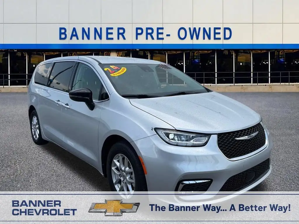 2024 Chrysler Pacifica Touring L's photo