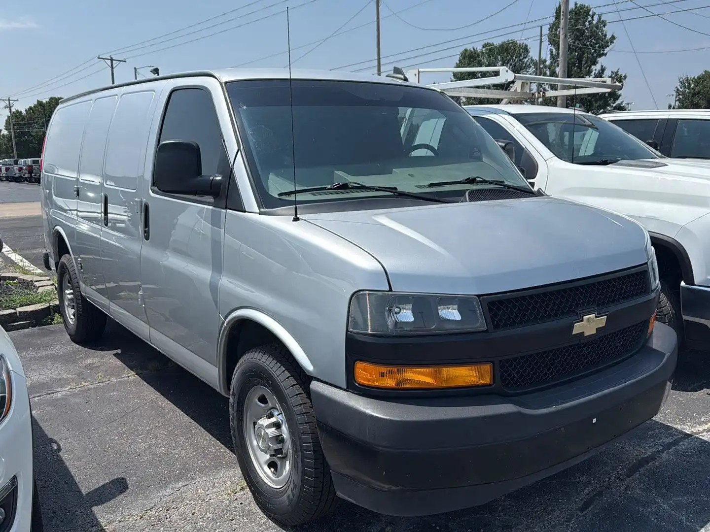 2022 Chevrolet Express 2500 Work Van HD's photo