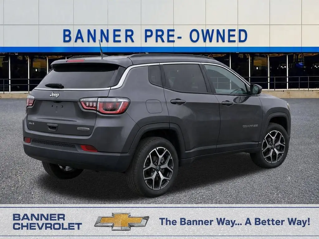 2024 Jeep Compass Latitude 4WD photo 3
