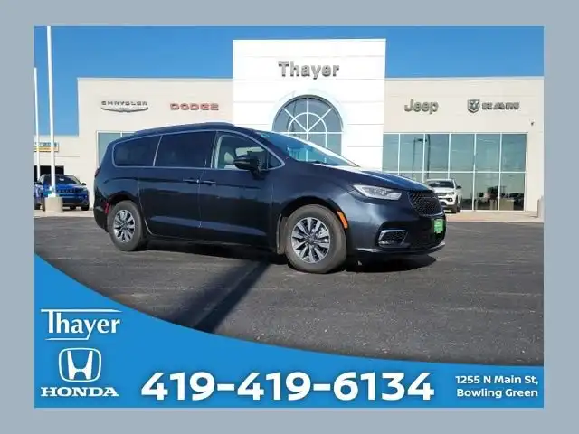 2021 Chrysler Pacifica Touring L's photo