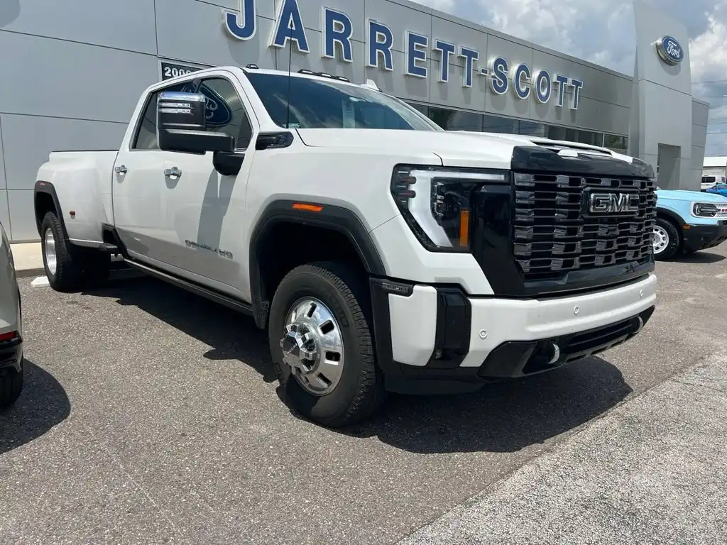 2025 GMC Sierra Denali Ultimate 4WD Crew Cab Long Box's photo
