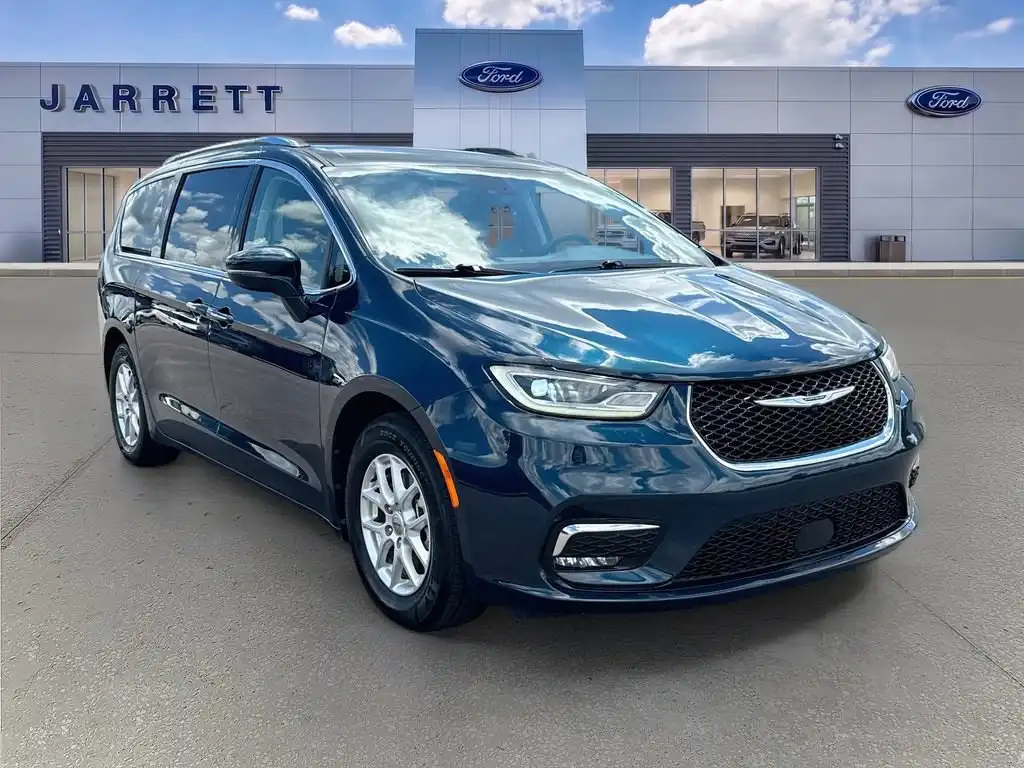 2021 Chrysler Pacifica Touring L's photo