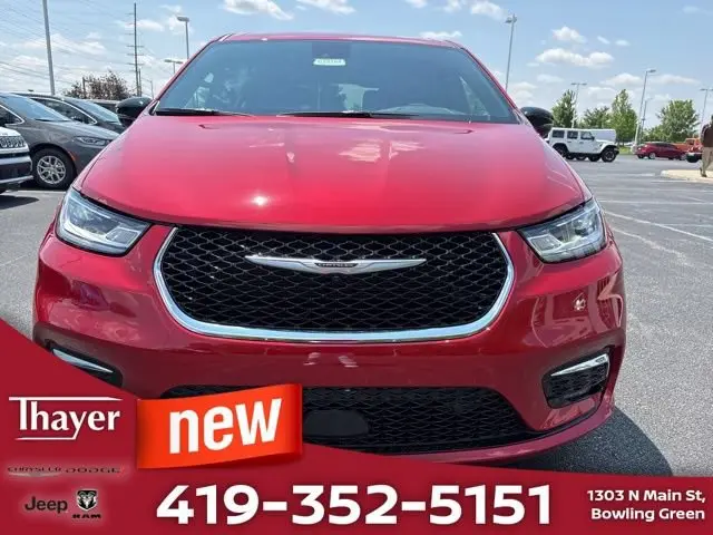 2025 Chrysler Pacifica Select AWD photo 3