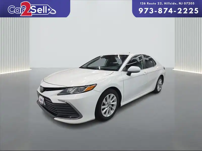 2024 Toyota Camry LE's photo