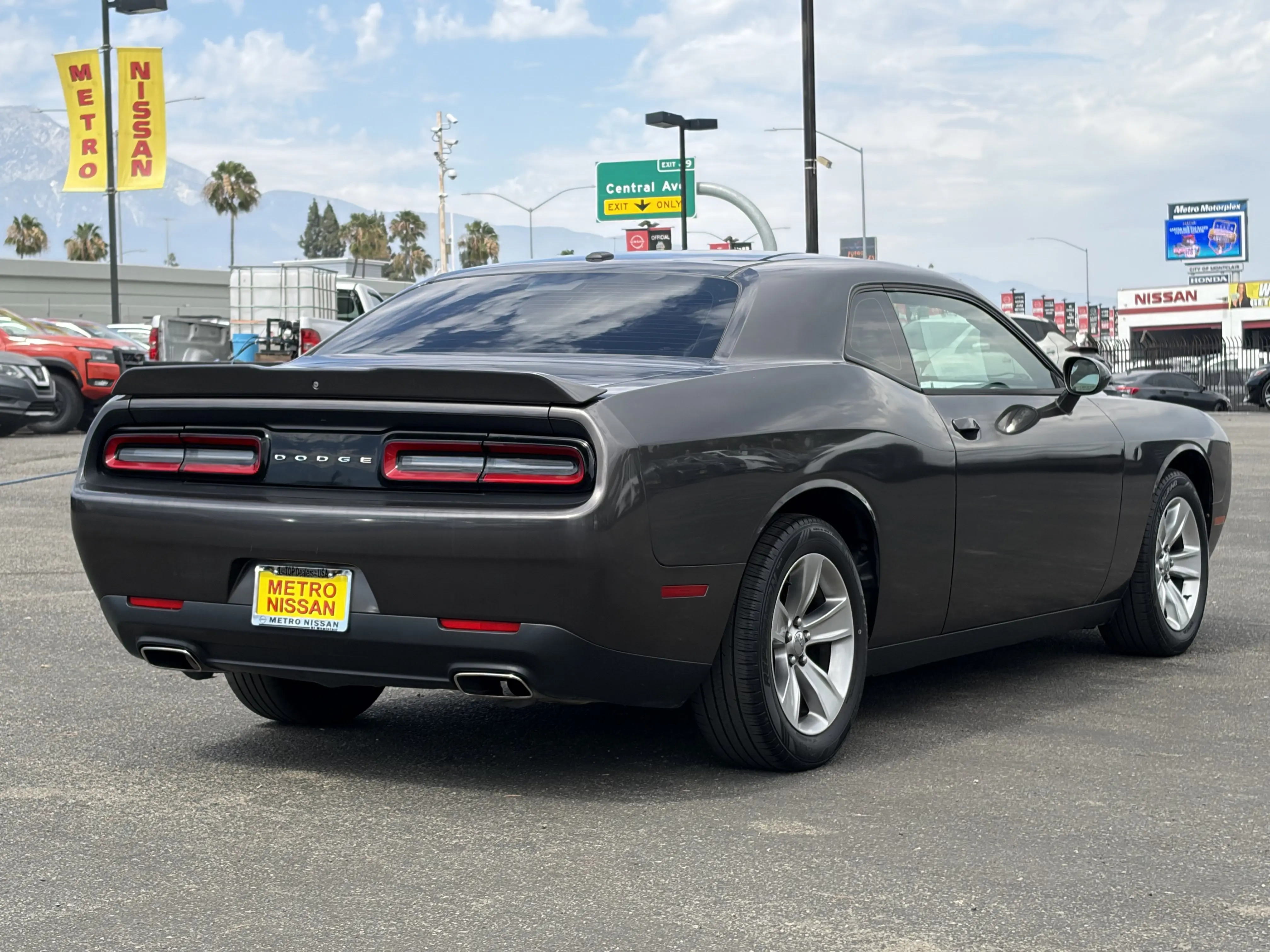 2020 Dodge Challenger SXT Auto photo 4