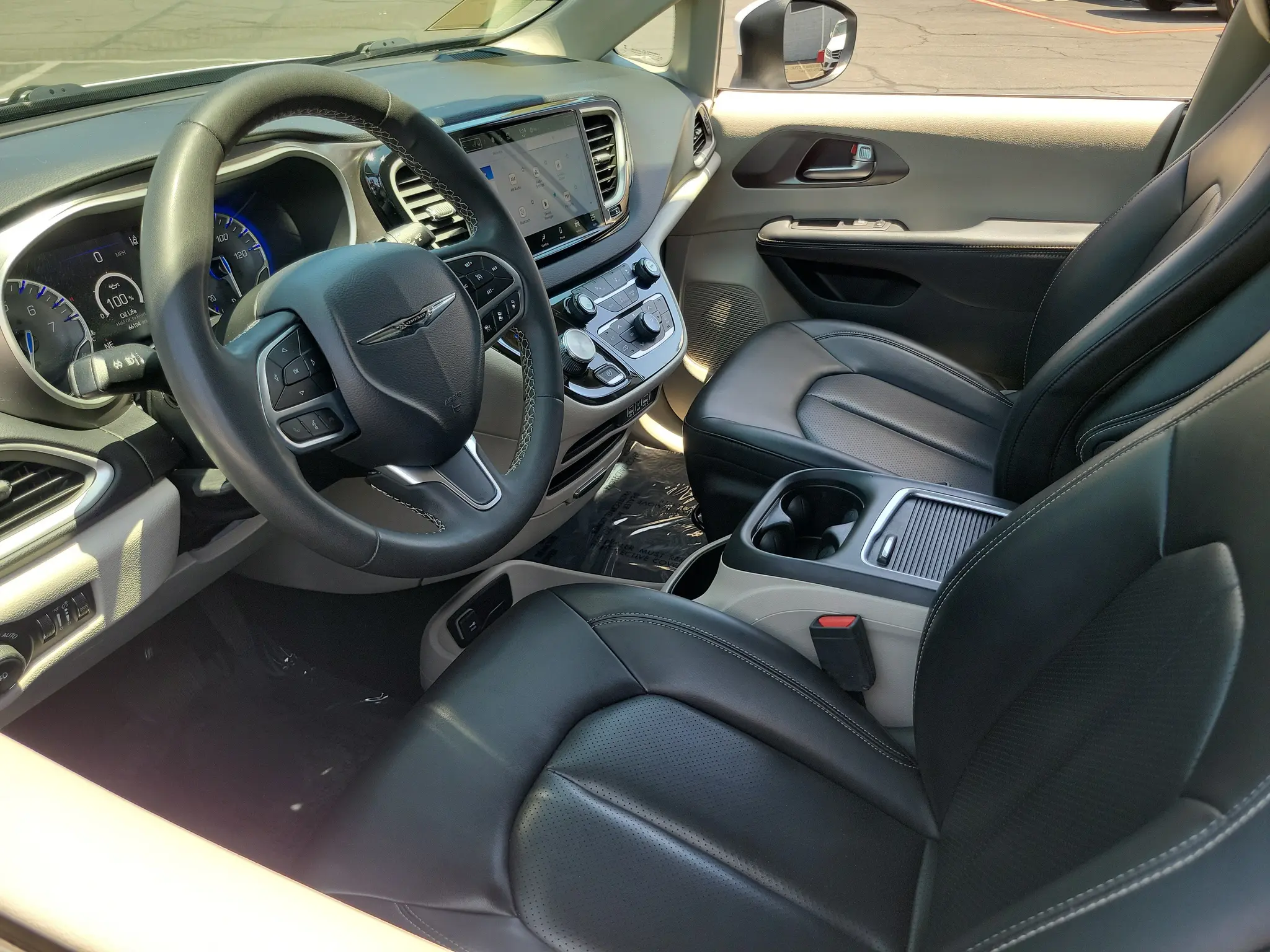 2023 Chrysler Pacifica Touring L photo 3