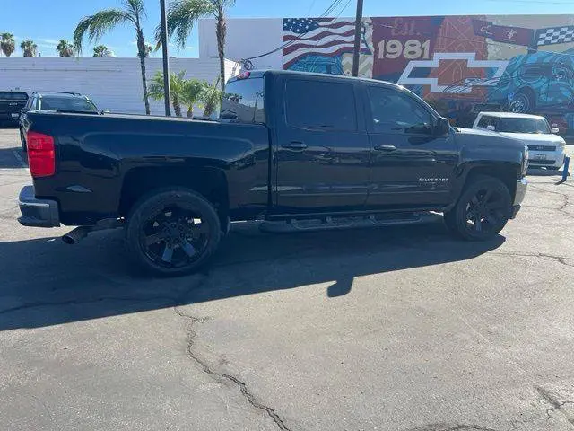 2016 Chevrolet Silverado 1500 LT Crew Cab Standard Box photo 3