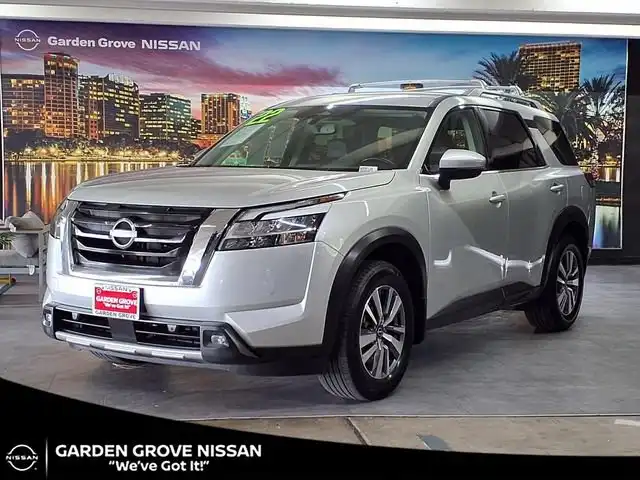2022 Nissan Pathfinder SL 2WD's photo