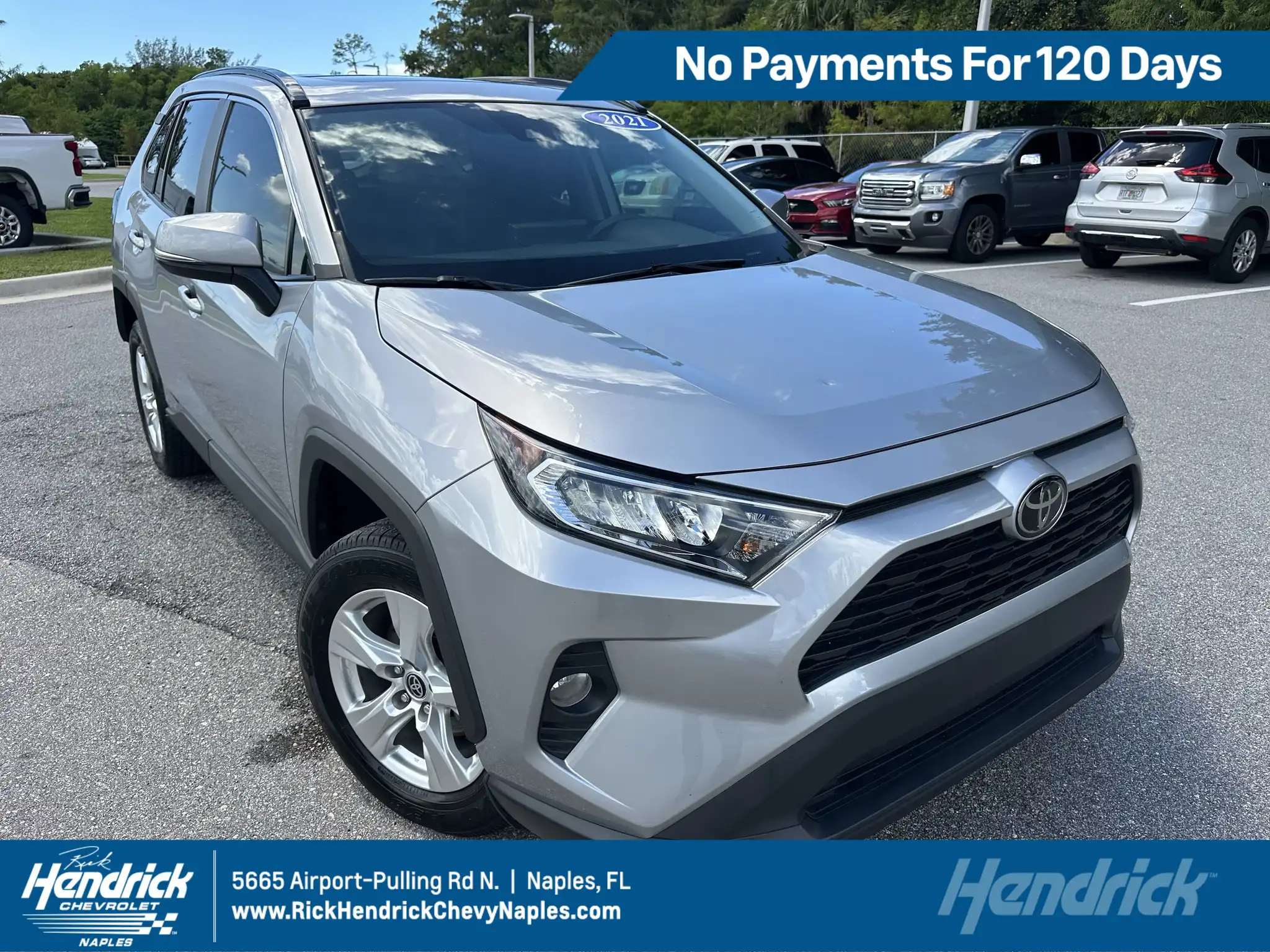 2021 Toyota RAV4 XLE FWD's photo