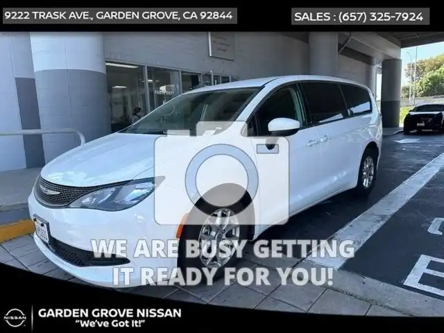2023 Chrysler Voyager LX's photo