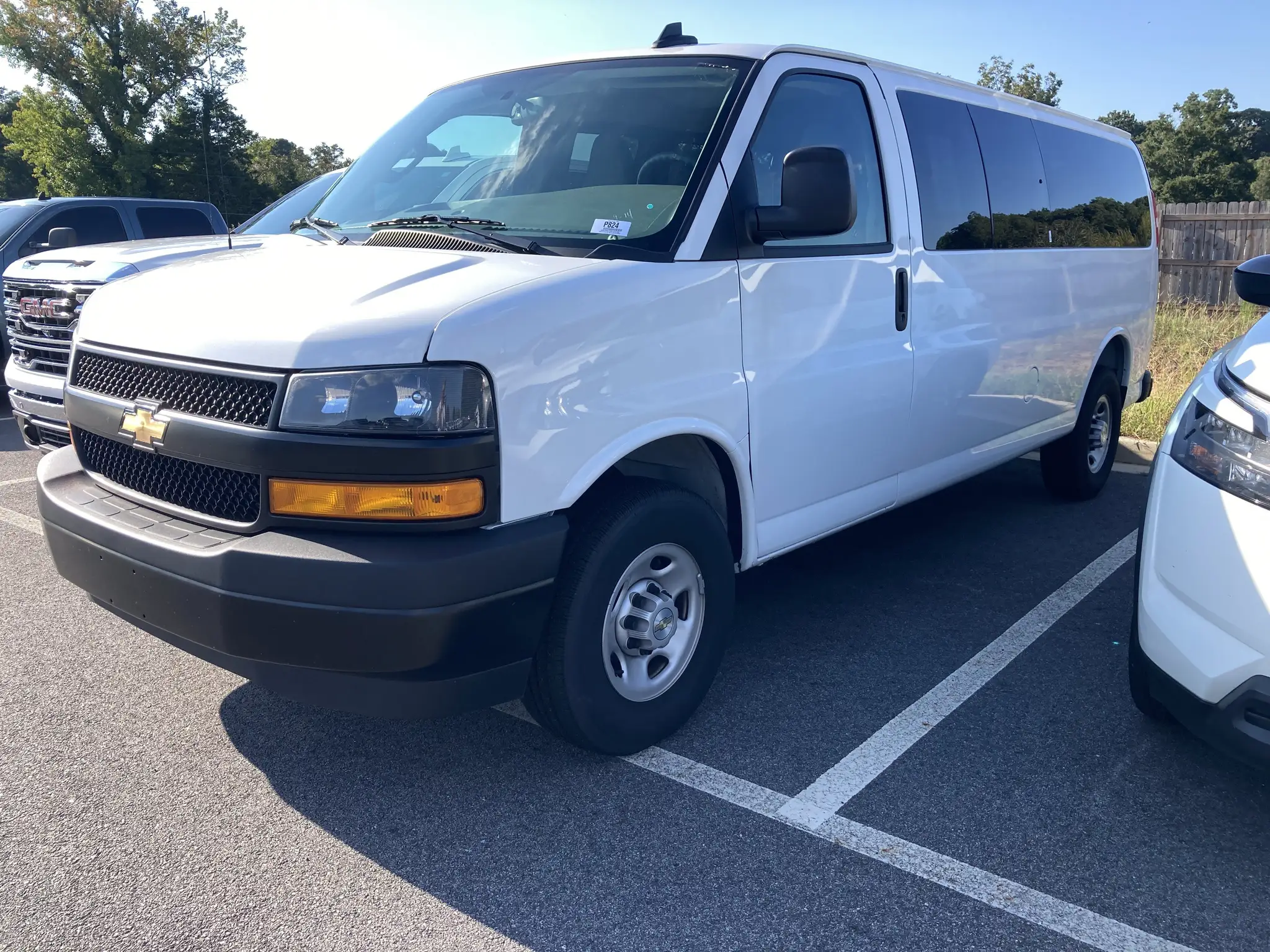 2025 Chevrolet Express LS 3500 Extended photo 1