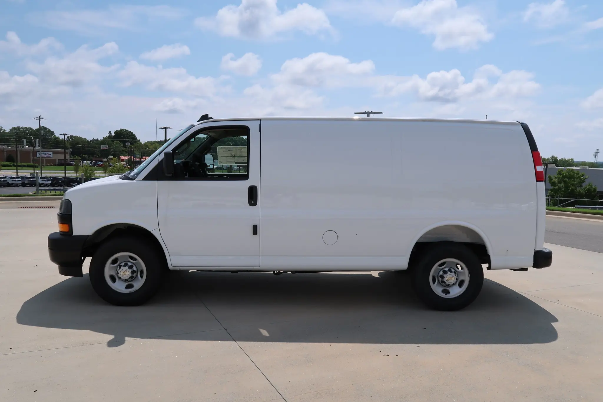 2026 Chevrolet Express 2500 Work Van HD photo 5