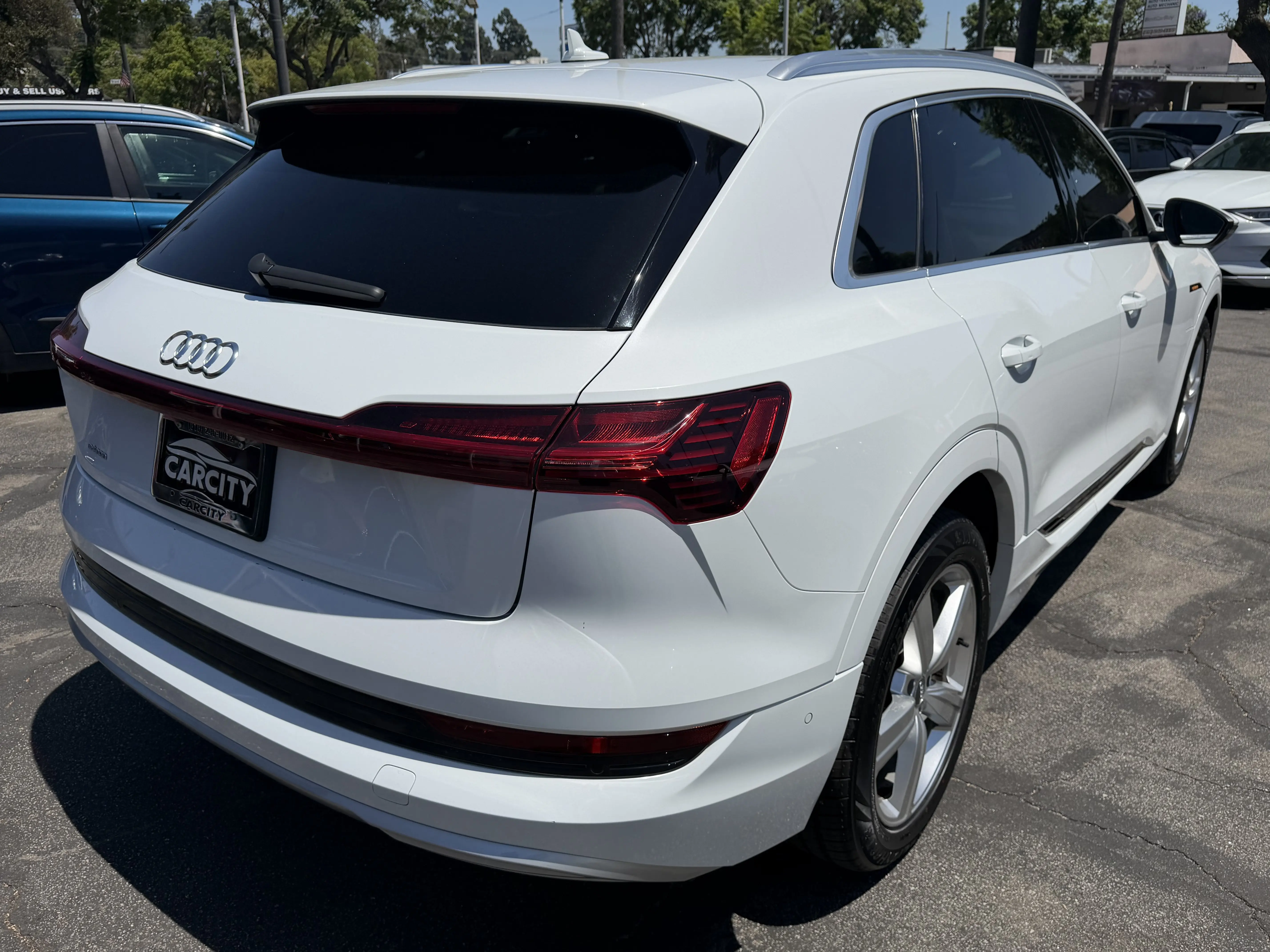 2019 Audi e-tron Premium Plus photo 5