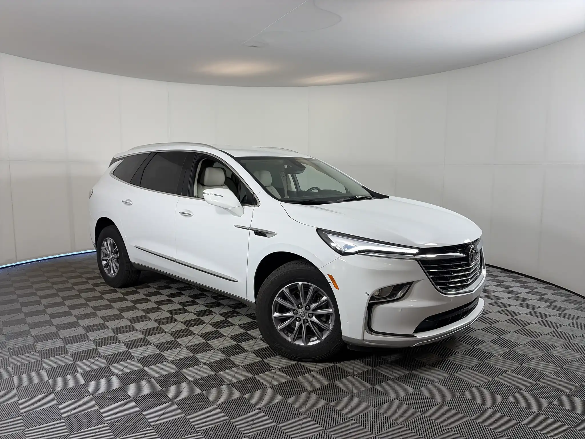 2024 Buick Enclave Essence's photo
