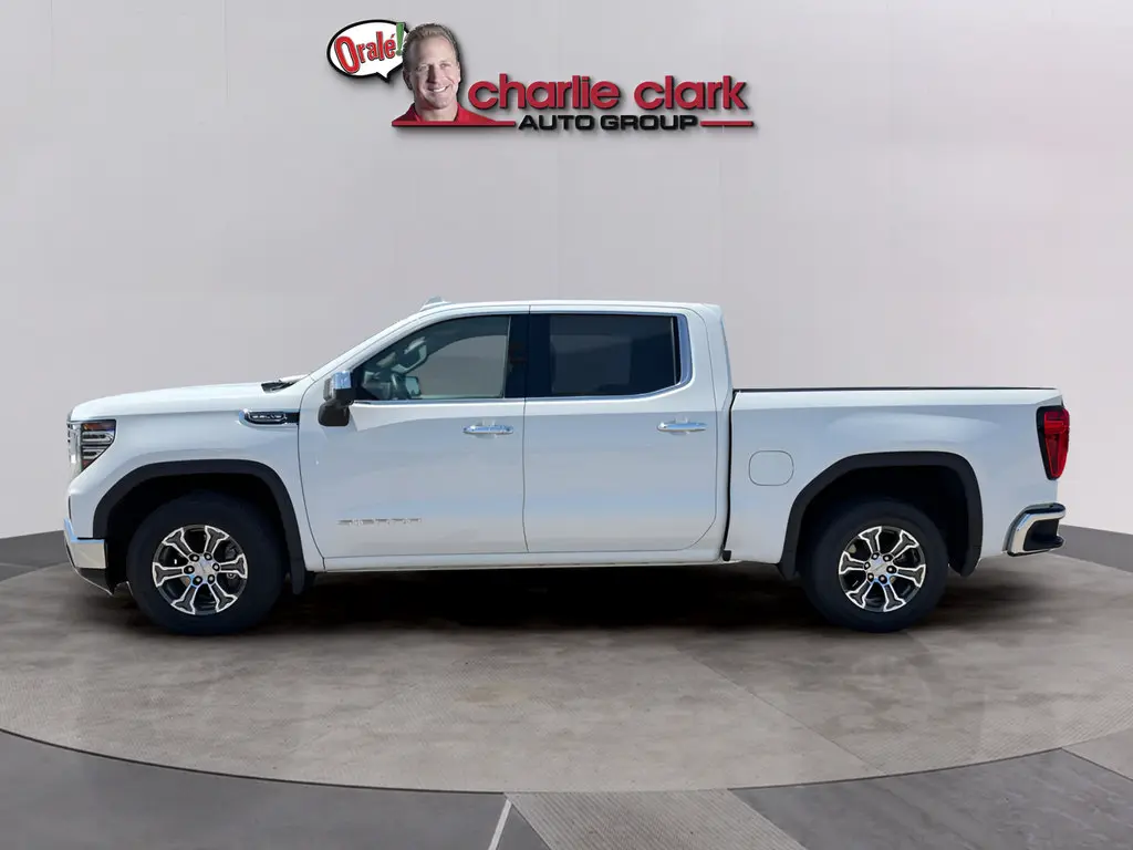2025 GMC Sierra 2WD Crew Cab Short Box SLT photo 3