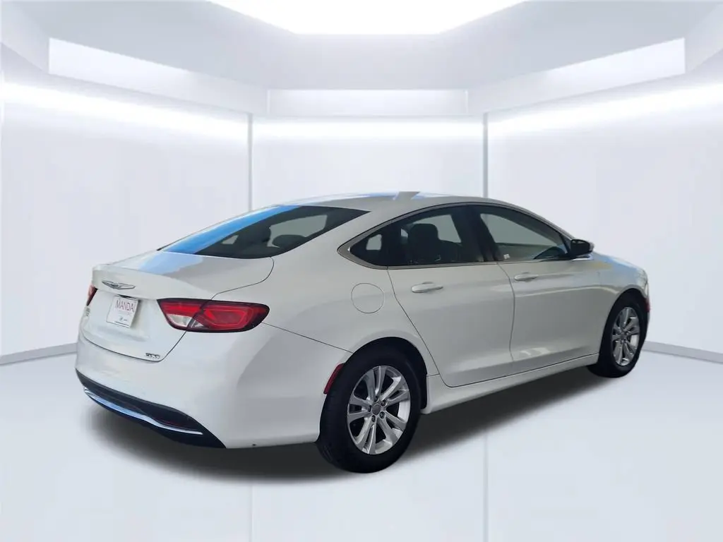 2016 Chrysler 200 Limited photo 5