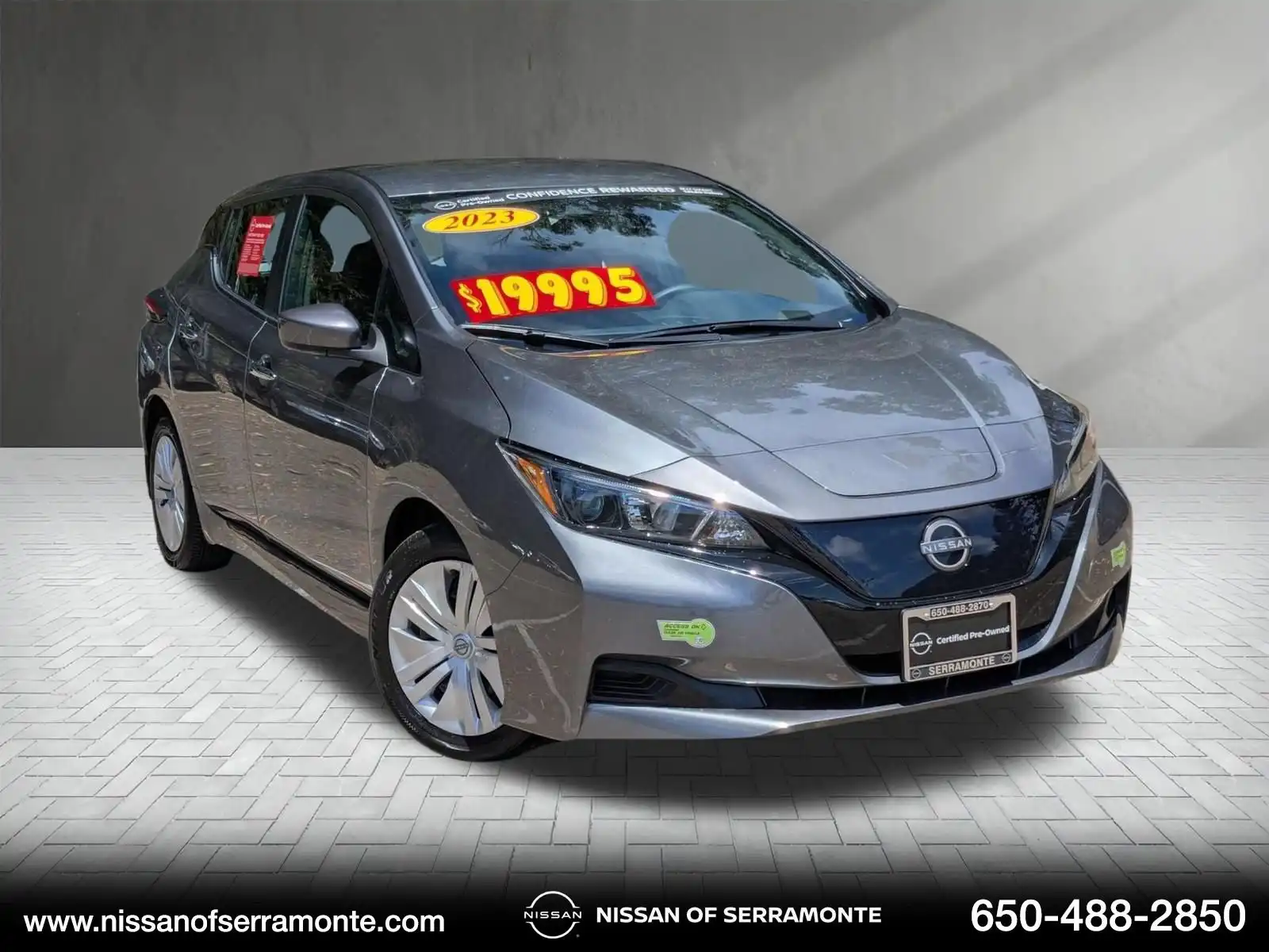 2023 Nissan Leaf S's photo