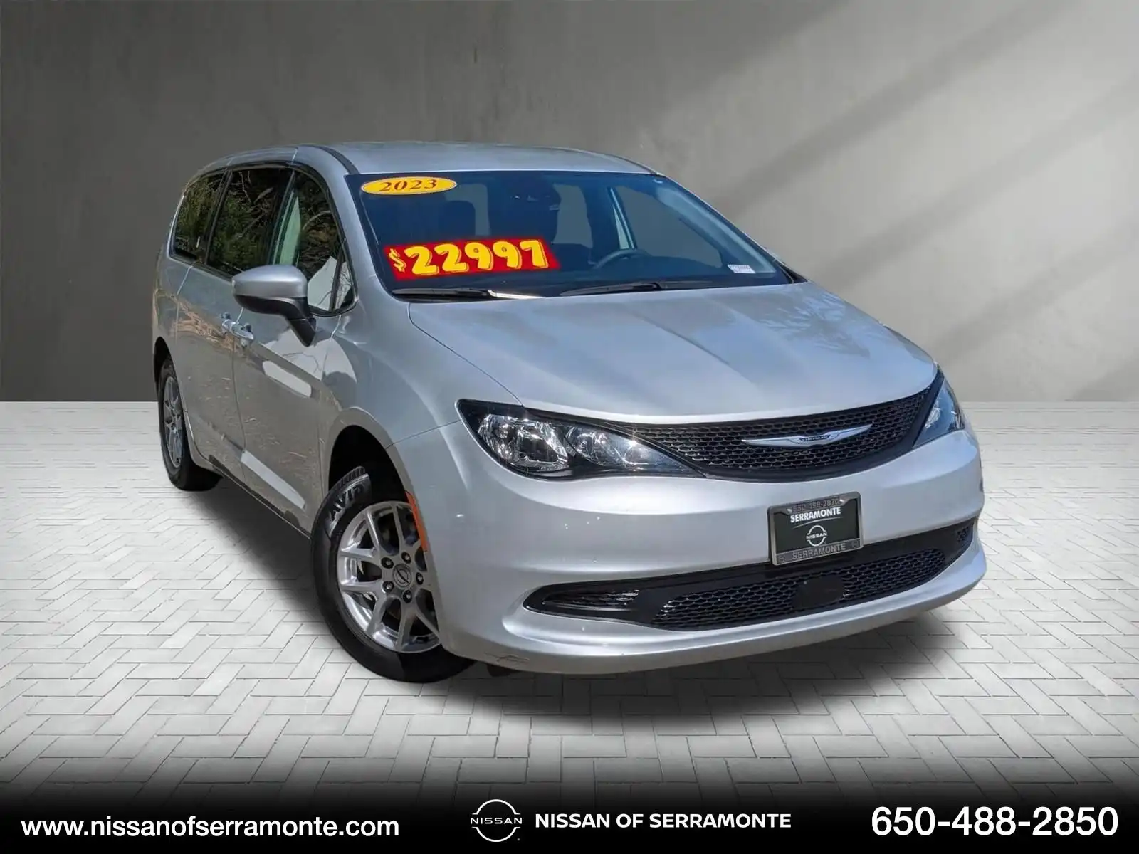 2023 Chrysler Voyager LX's photo