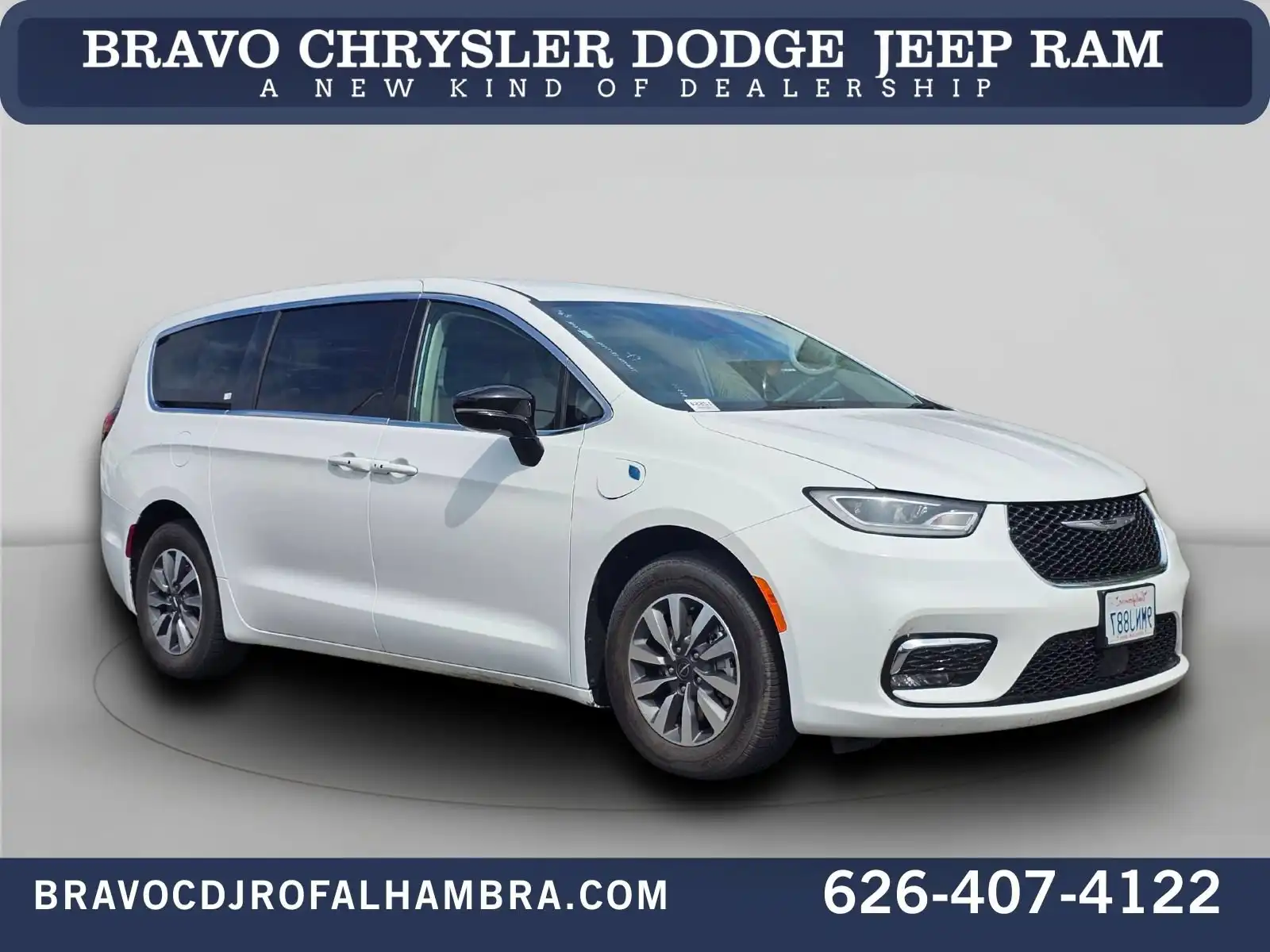 2024 Chrysler Pacifica Hybrid Select PHEV's photo