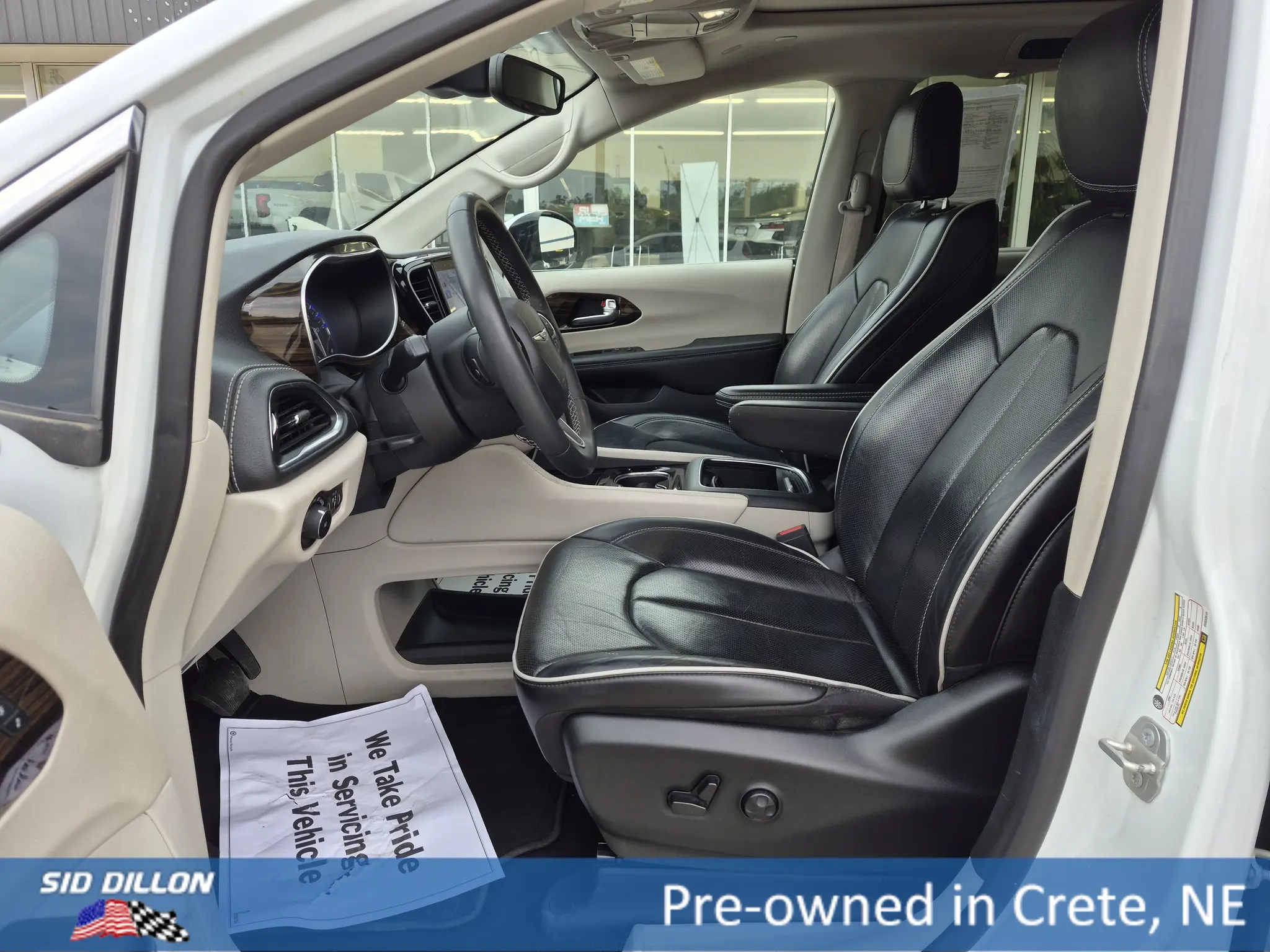 2023 Chrysler Pacifica Limited photo 3
