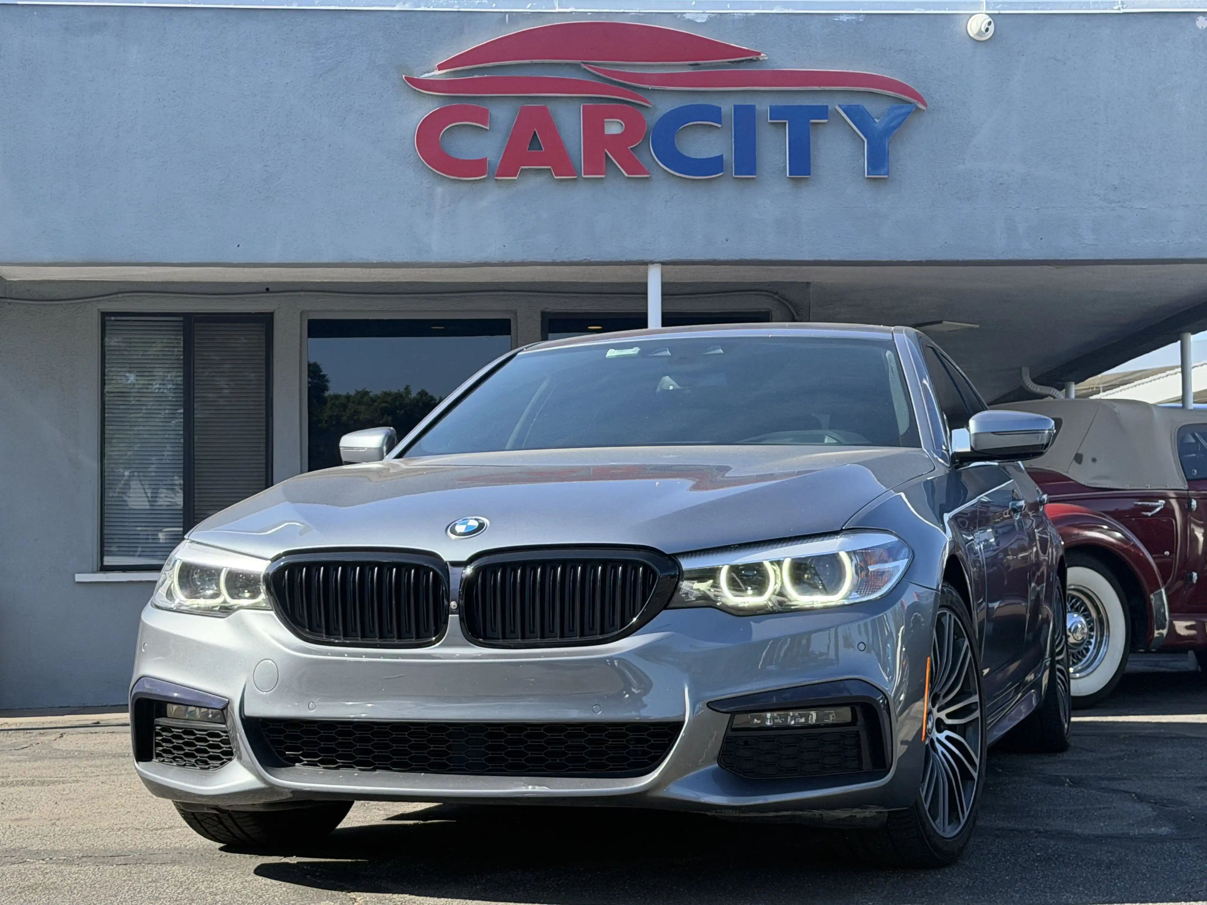 2019 BMW 5 Series 530e iPerformance Sedan's photo