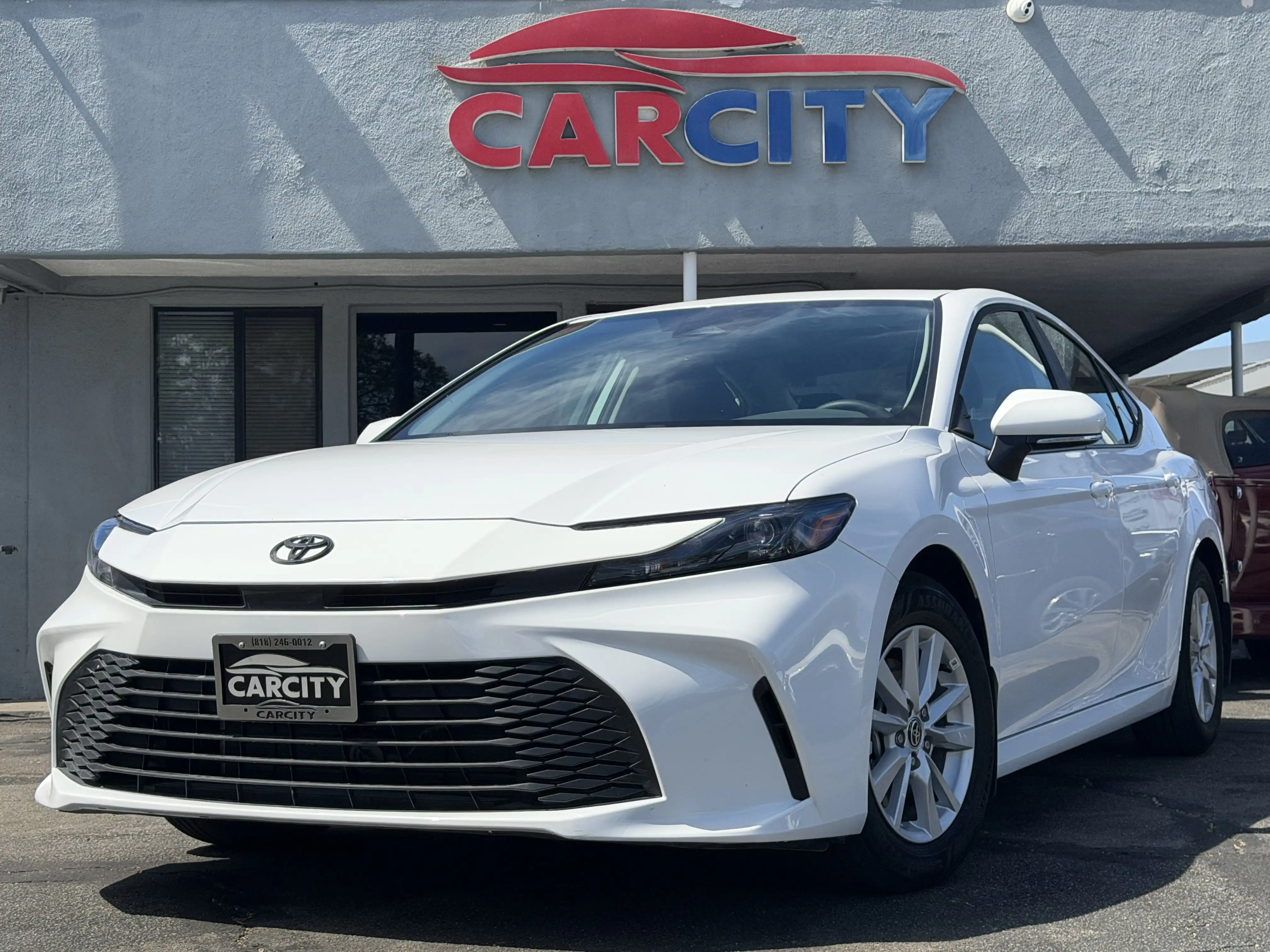 2026 Toyota Camry LE Hybrid's photo