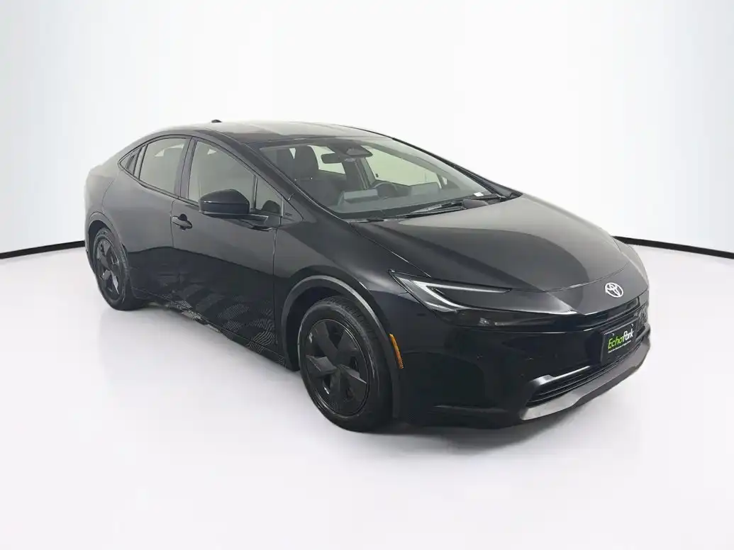 2026 Toyota Prius LE FWD's photo