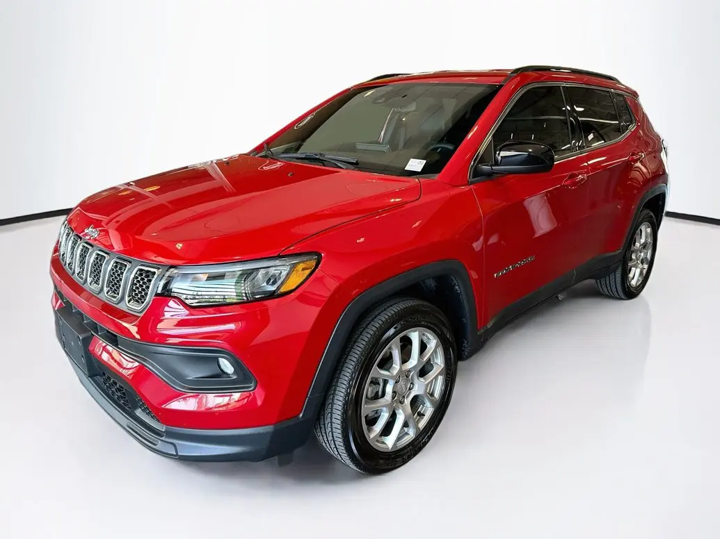 2023 Jeep Compass Latitude Lux 4X4 photo 3