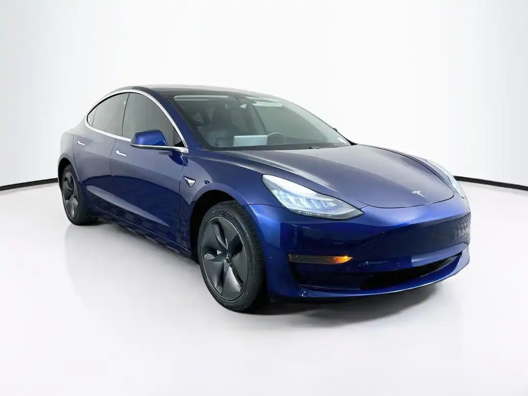 2020 Tesla Model 3 Standard Range Plus's photo