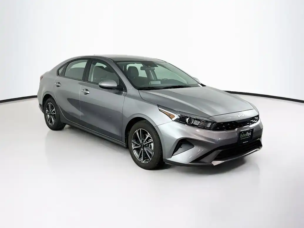 2023 Kia Forte LXS AT's photo