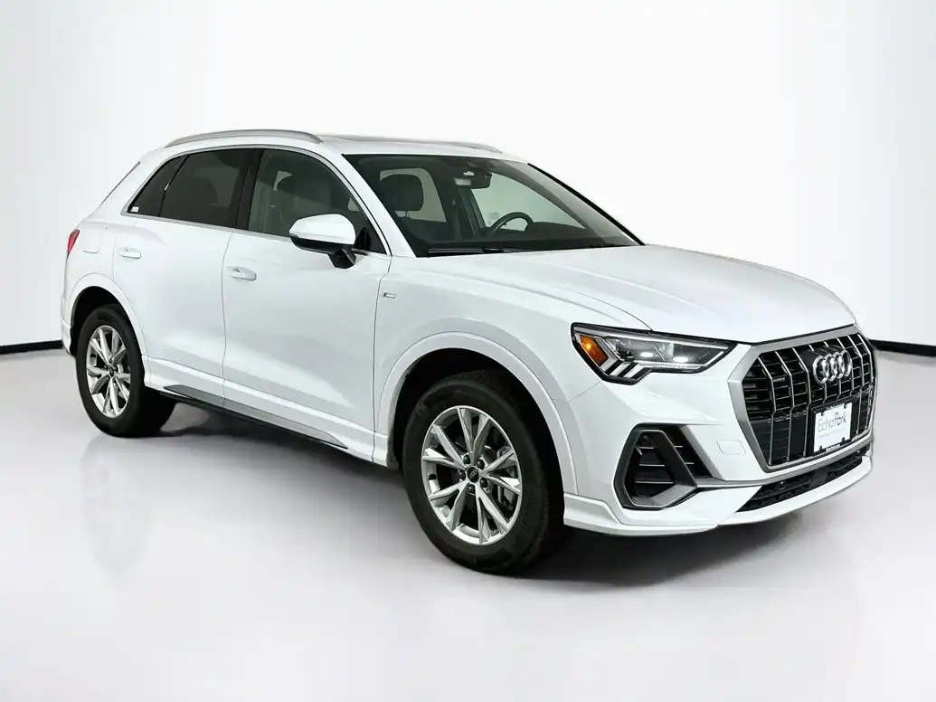 2025 Audi Q3 45 TFSI S Line Premium quattro's photo