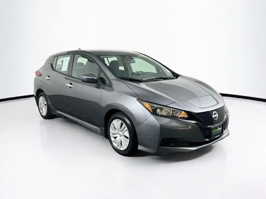 2025 Nissan Leaf S's photo