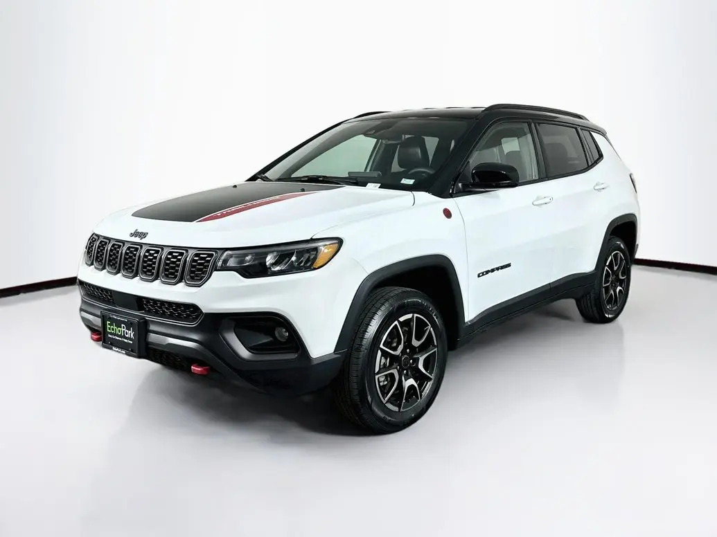2025 Jeep Compass Trailhawk 4X4 photo 3