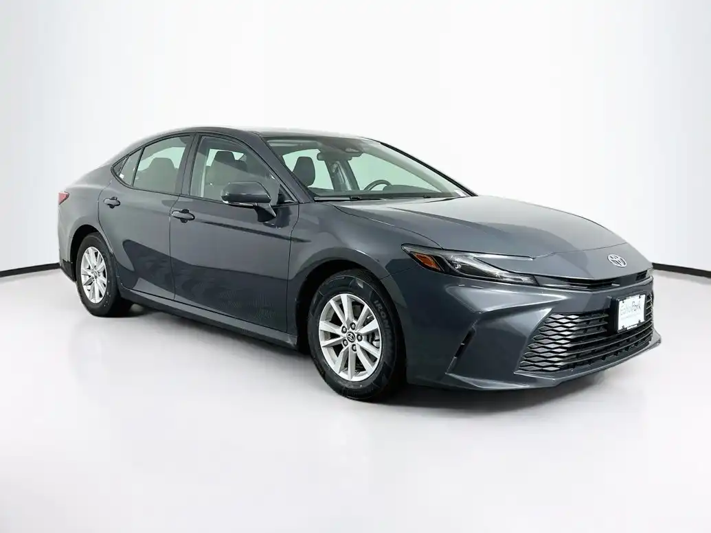 2025 Toyota Camry LE Hybrid's photo