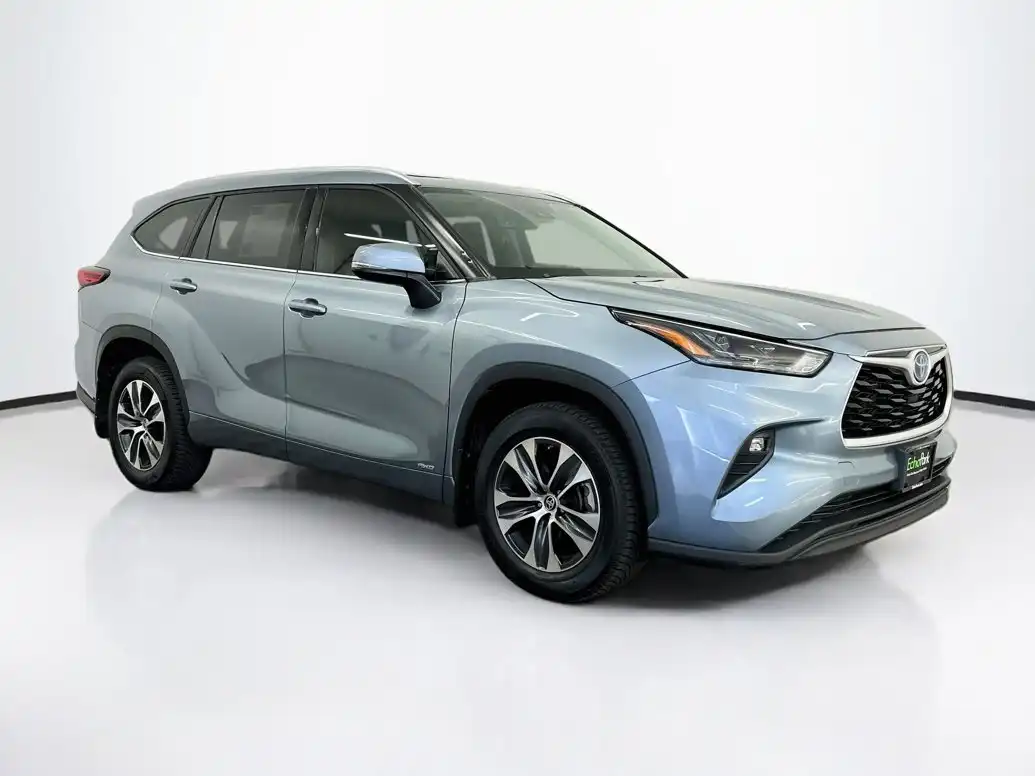 2022 Toyota Highlander XLE Hybrid 4WD's photo