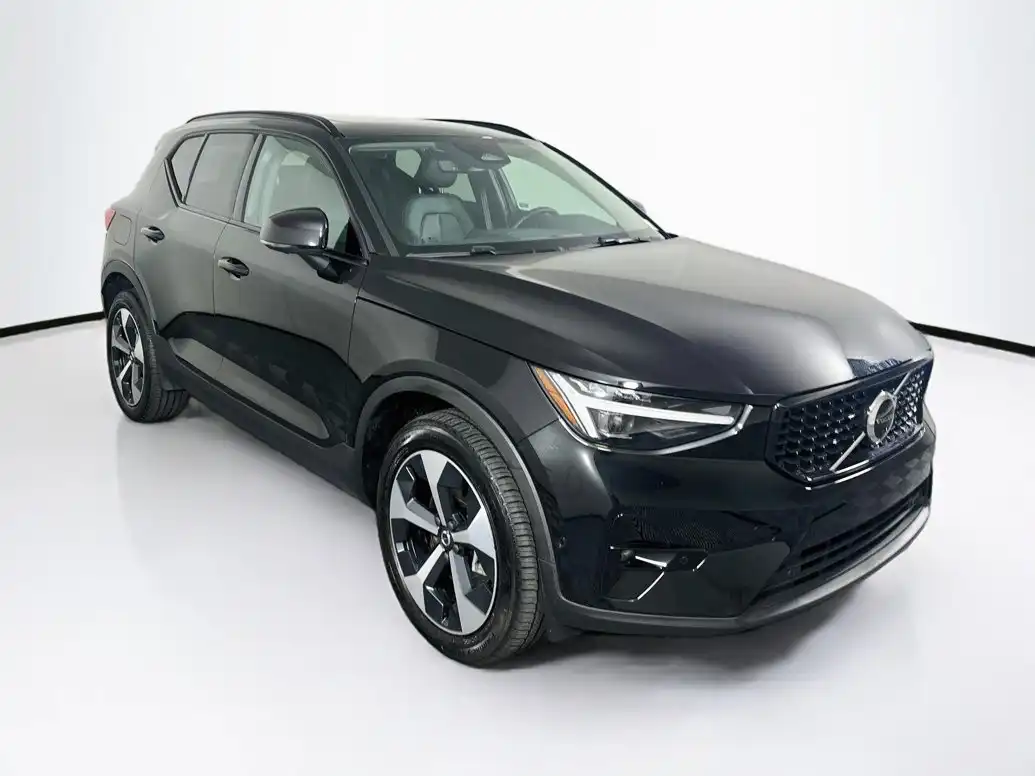 2026 Volvo XC40 B5 Plus Dark AWD's photo
